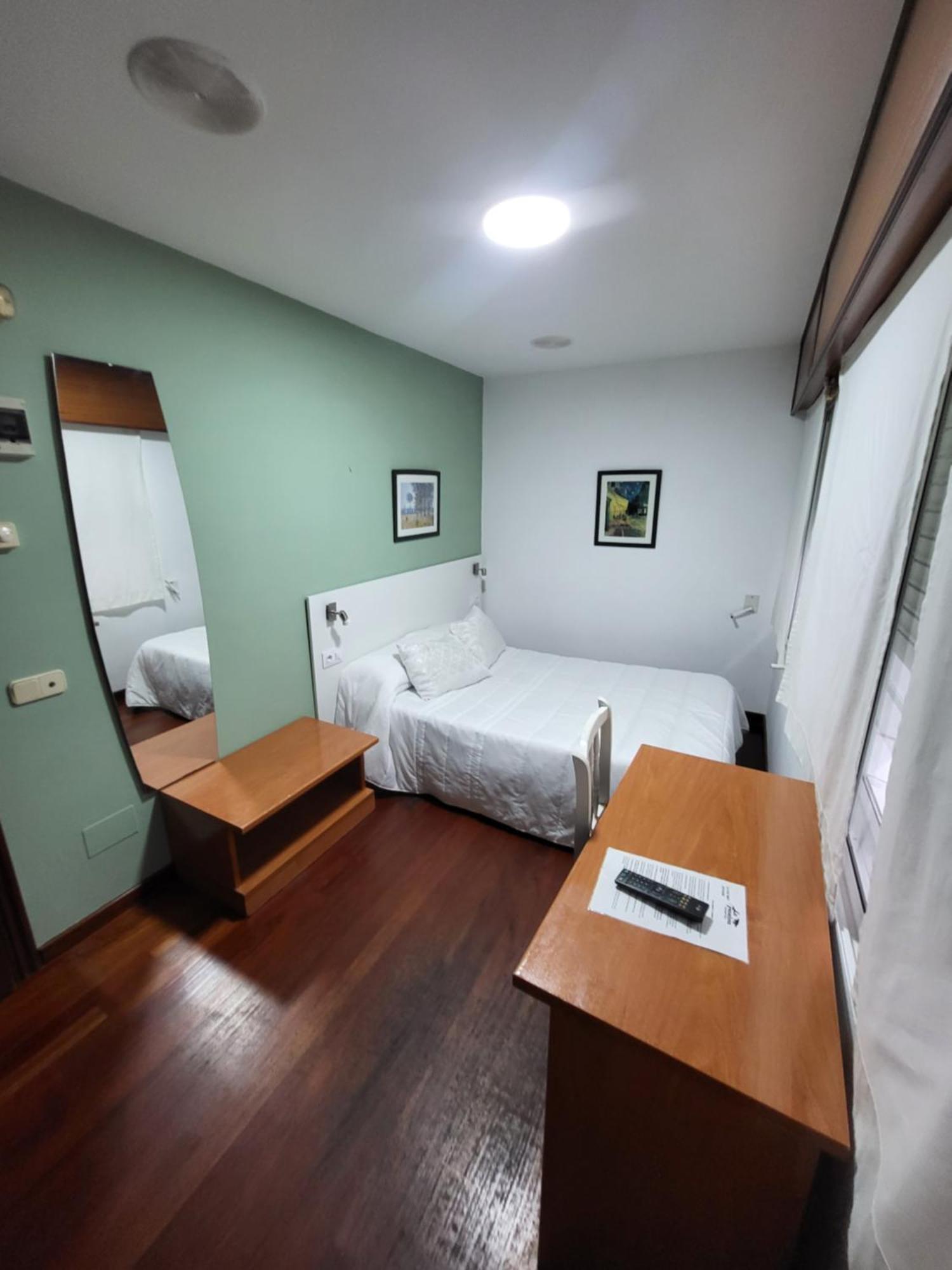 Hostal La Frontera Ferrol Exterior foto