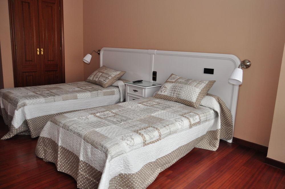 Hostal La Frontera Ferrol Exterior foto