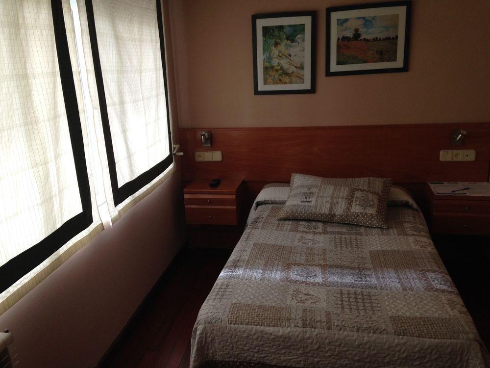 Hostal La Frontera Ferrol Exterior foto